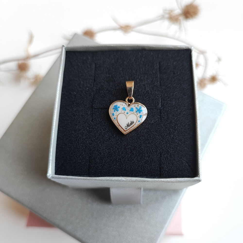 Pandantiv din aur cu lapte matern și inimă din fire de păr