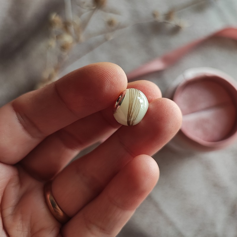 De ce să păstrezi lapte matern într-o bijuterie?